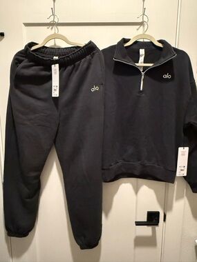 ALO Yoga Anthracite Quarter-Zip pullover & Joggers Set